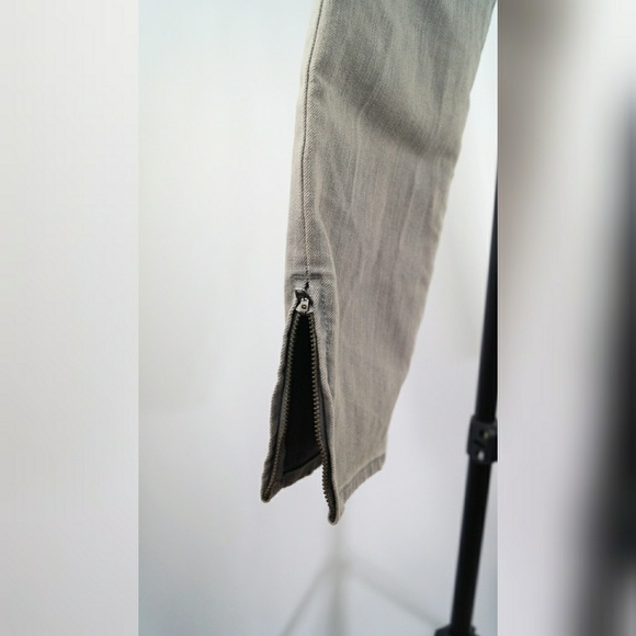 C. Wonder Jeans? - Picture 5 of 7